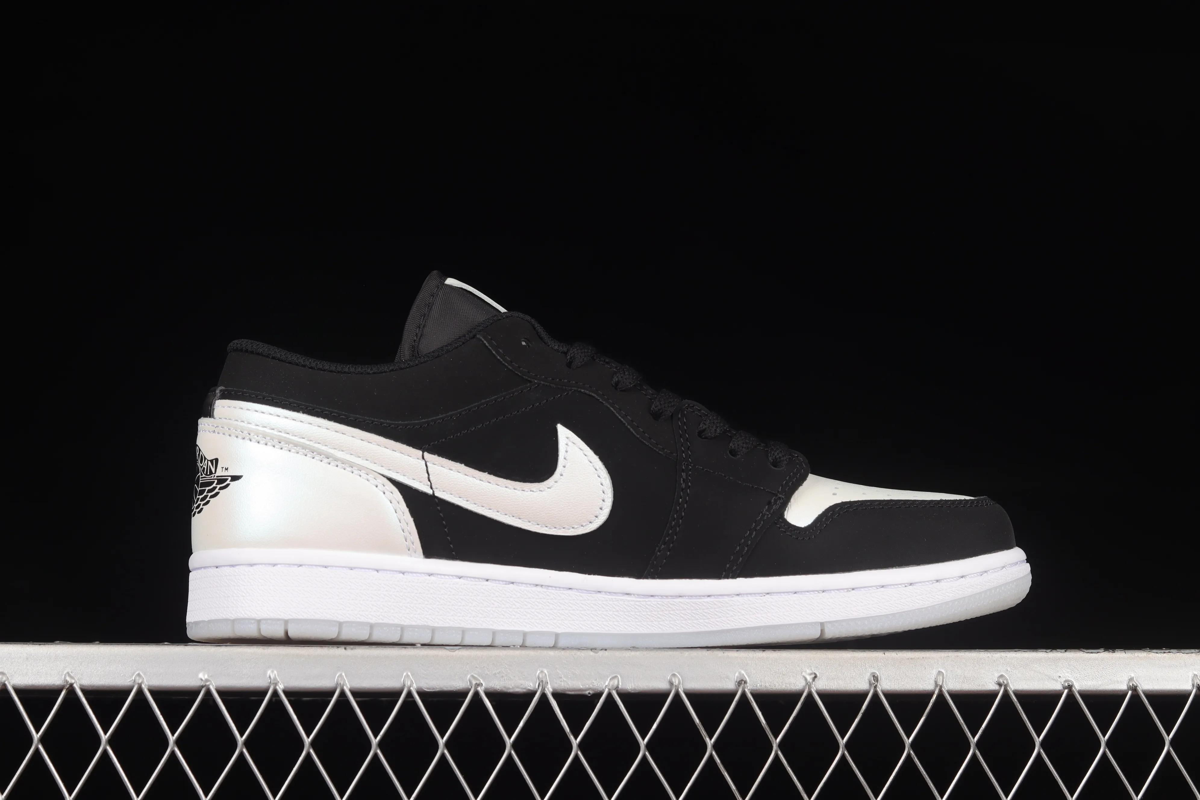All categories Air Jordan Jordan series basketball shoes Air Jordan 1 Low G version pure original Air Jordan 1 AJ1 Joe 1 black and white laser low-top retro cultural basketball shoes DH6931-001